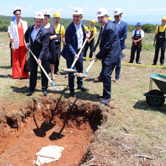 Polaganje kamena temeljca na izgradnji Sunčane elektrane Cres