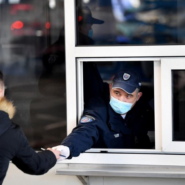Policajac na granici Srbije