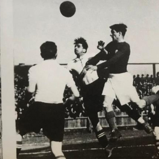 Zvonimir Cimermančić postiže pogodak za Hrvatsku protiv Švicarske 1940.