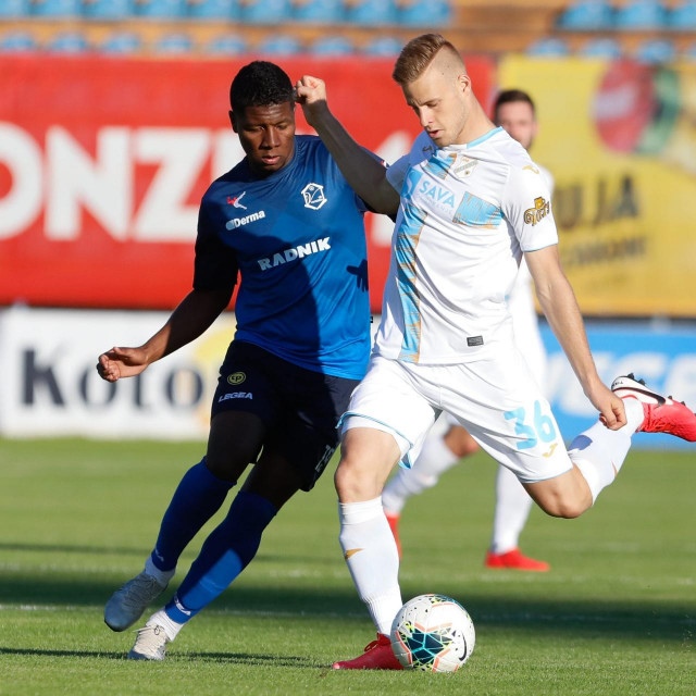 Obregon (lijevo) protiv Rijeke