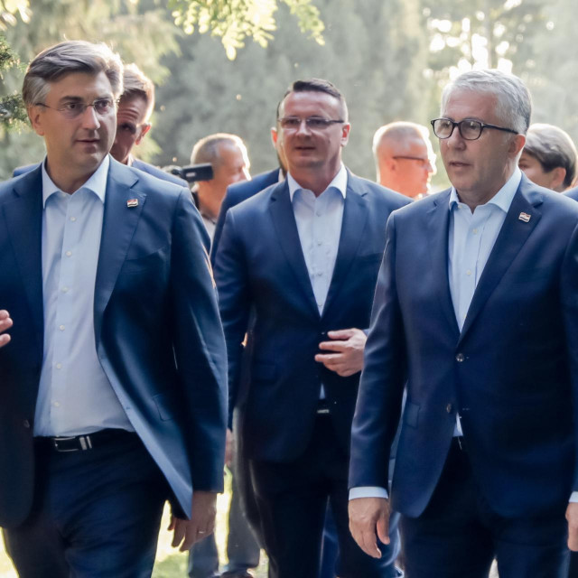 Andrej Plenković u Slavonskom Brodu








 