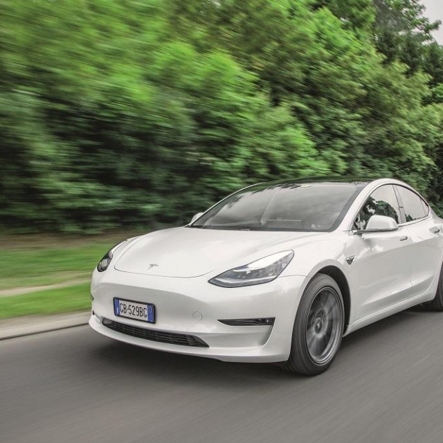 Tesla Model 3.