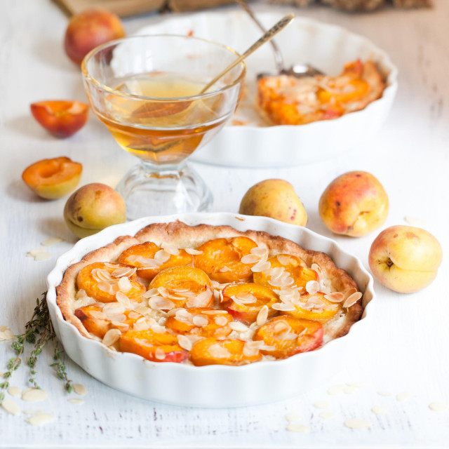 Pita s bademima i marelicama