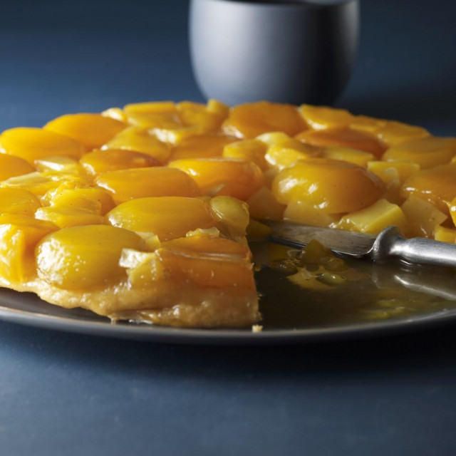 Preokrenuti kolač s marelicama