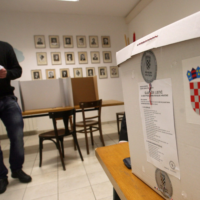 Under the amended recommendations, voters diagnosed with COVID-19 who are therefore isolated cannot vote during the elections