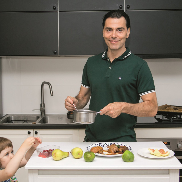 U obitelji se natječu tko će što bolje skuhati ljetni ručak.