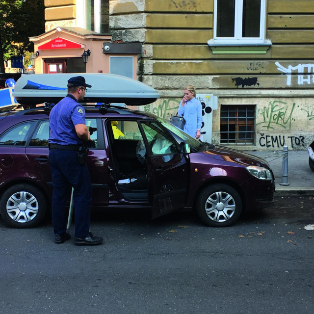 'Čemu to', jedan od grafita uličnog umjetnika Nebitno među žvrljotinama koje nemaju veze s umjetnošću