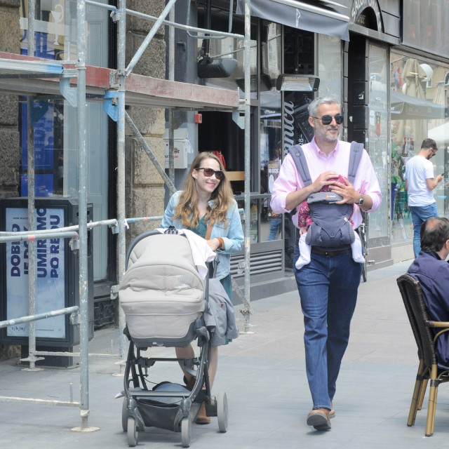 Supružnici su bili vidno veseli i raspoloženi dok su pozirali našim fotografima.
