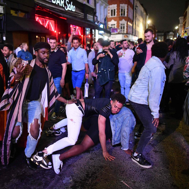 London nakon otvaranja pubova