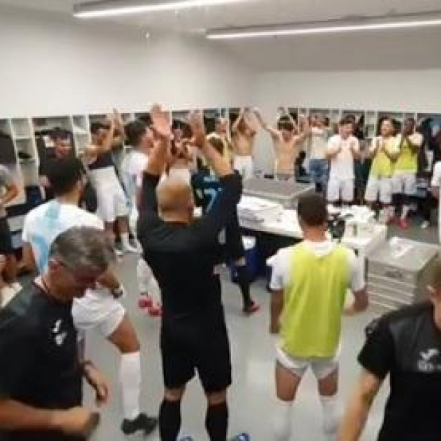 Slavlje u svlačionici Rijeke