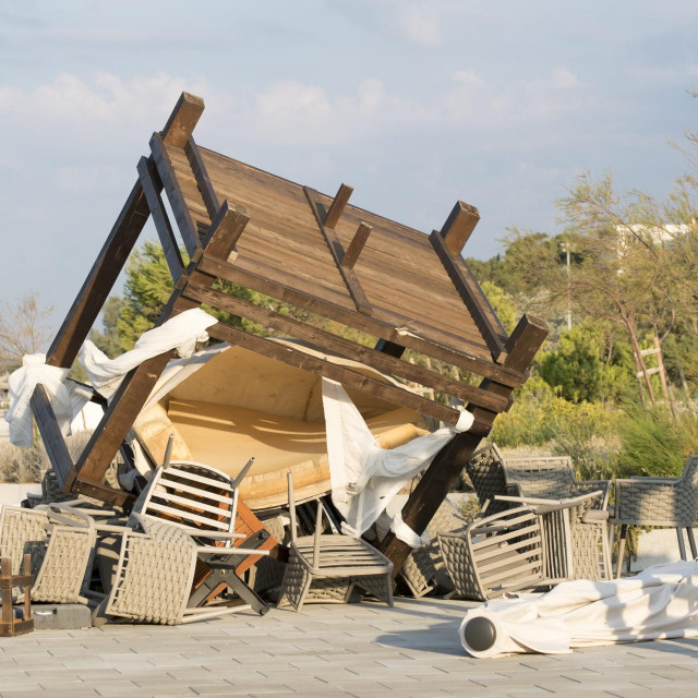 Olujna bura u Splitu, plaža Žnjan
 