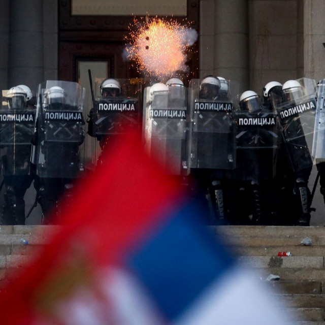Sukob policije i prosvjednika u Beogradu