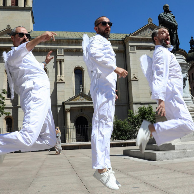 Glumci Sven Šestak,Janko Rakoš i Enes Vejzović održali su mini performans uoči premjere predstave Kraljevsto moje u produkciji nezavisnog kazališta Ludens Teatar i Teatar EXIT svoju premjeru imat će 24.07.