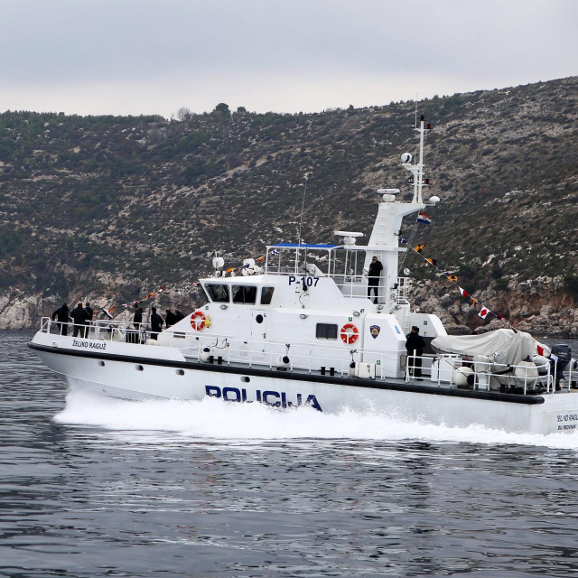 Ilustracija, policijski brod