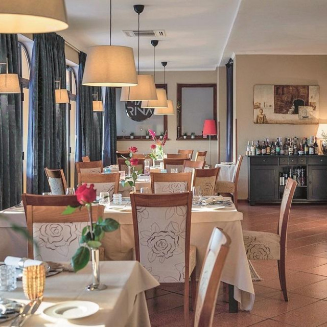 Marina Novigrad - interijer restorana