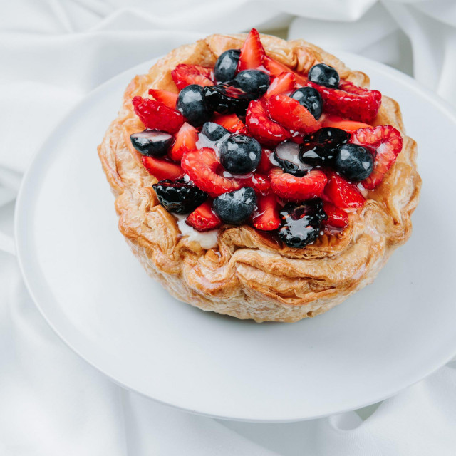 Zagreb, 190620.
Slasticarka Sanja Sajko koja radi u hotelu Le Premier pripremila je kolace za magazin Dobra hrana.