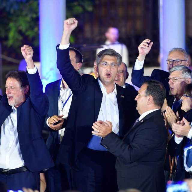 Praćenje rezultata parlamentarnih izbora 2020. godine u stožeru HDZ-a