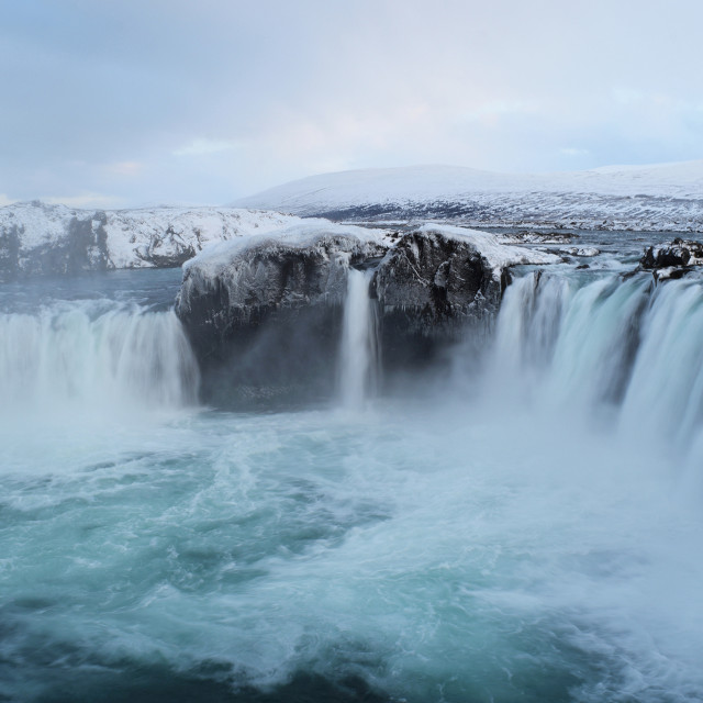 Goðafoss je vodopad na sjeveru Islanda