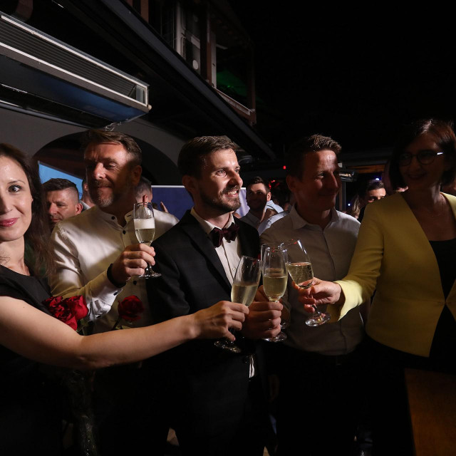 Slavlje na centru - tri mandata i Klub zastupnika, iako ih ankete 'nisu doživljavale'