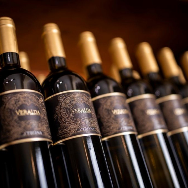 Veraldine vinske etikete