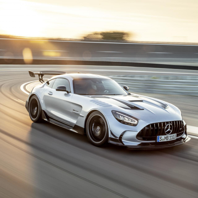 Mercedes-AMG GT Black Series (Kraftstoffverbrauch kombiniert: 12,8 l/100 km, CO2-Emissionen kombiniert: 292 g/km), 2020, Exterieur, Rennstrecke, dynamisch, Front, Seite, hightechsilber // Mercedes-AMG GT Black Series (combined fuel consumption: 12,8 l/100 km, combined CO2 emissions: 292 g/km), 2020, exterieur, race track, dynamic, front, side, hightechsilver