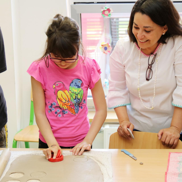 Polaznici centra „Tomislav Špoljar“ i Regina M. Castillo, predstojnica Ureda UNICEF-a za Hrvatsku