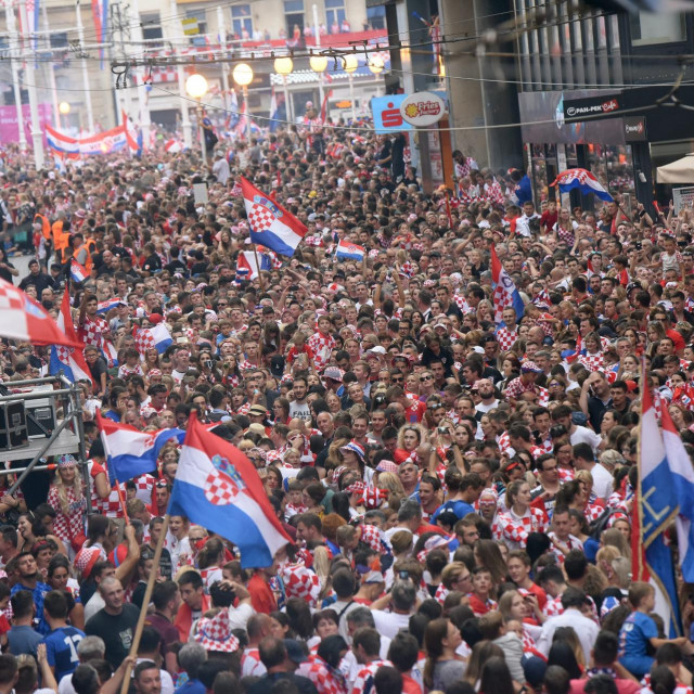 Trg bana Jelačića šun ljudi