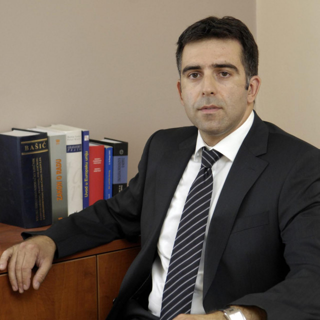 Odvjetnik Stipica Kovačević u svom uredu