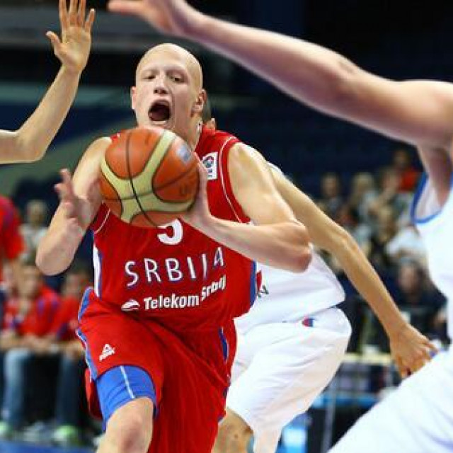 Za reprezentaciju je debitirao 2017.