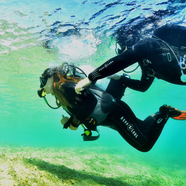 Antonia Grbavac roni u Diving centru Foka
