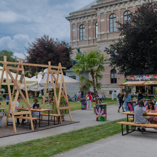 Zagreb, 170720.
Fuliranje na Strossmayerovom trgu.