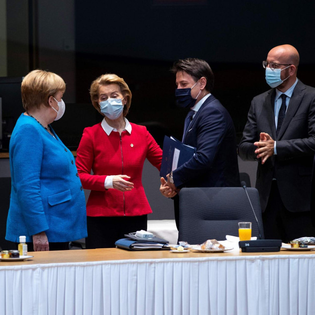 Mark Rutte, Angela Merkel, Ursula von der Leyen, Giuseppe Conte, Charles Michel i Emmanuel Macron