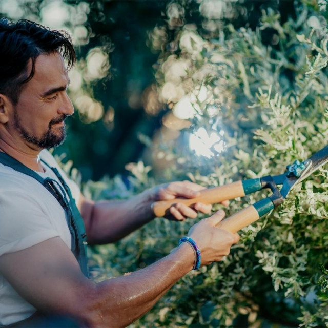 Joško Čagalj Jole
novi spot ”Fali meni ona”