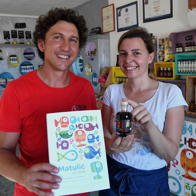 OPG Matulić; na fotografiji Krsto i Ana