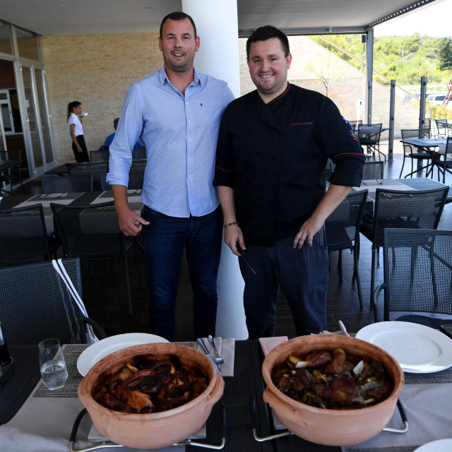 Menadžer Olive Islanda Toni Antišin i menadžer restorana i šef kuhinje Ante Lončar