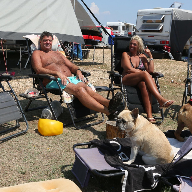 Ferd i Elizabet, nizozemski turisti u kampu Stupice u Premanturi