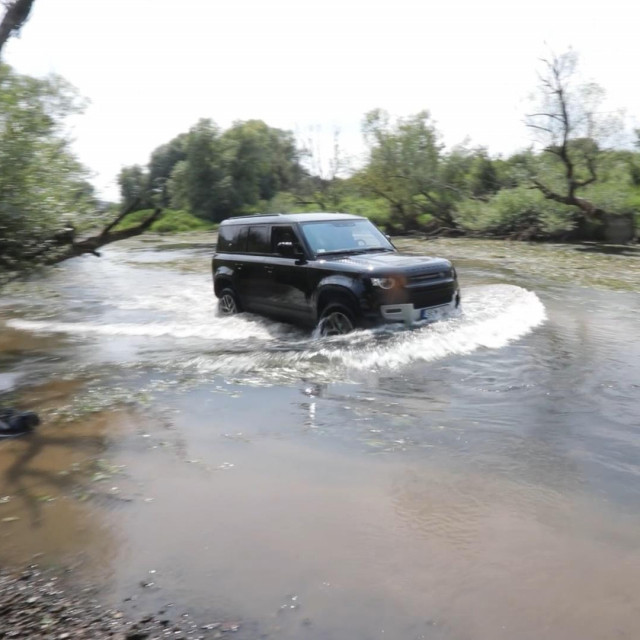 LR Defender