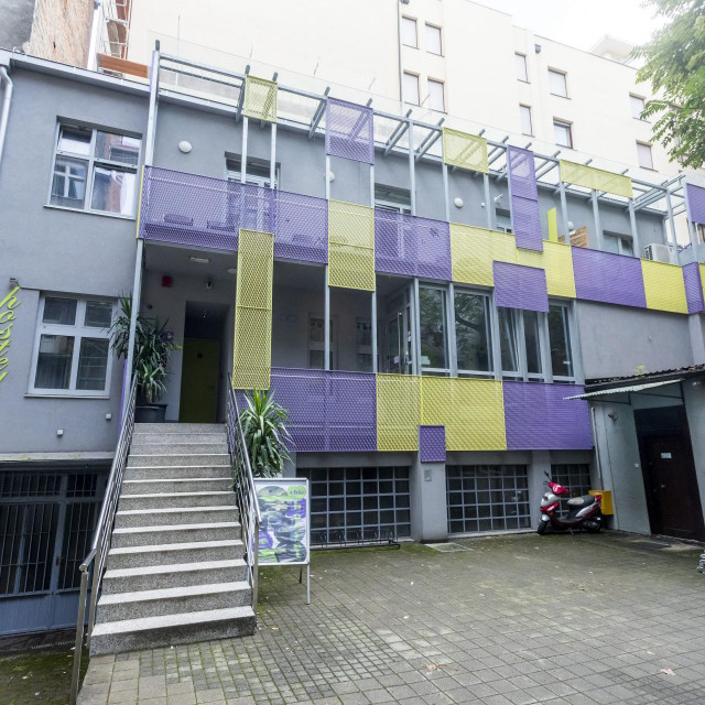 Hostel Chic u Ulici Pavla Hatza u oglasniku se prodaje za 4,466.826 kuna
