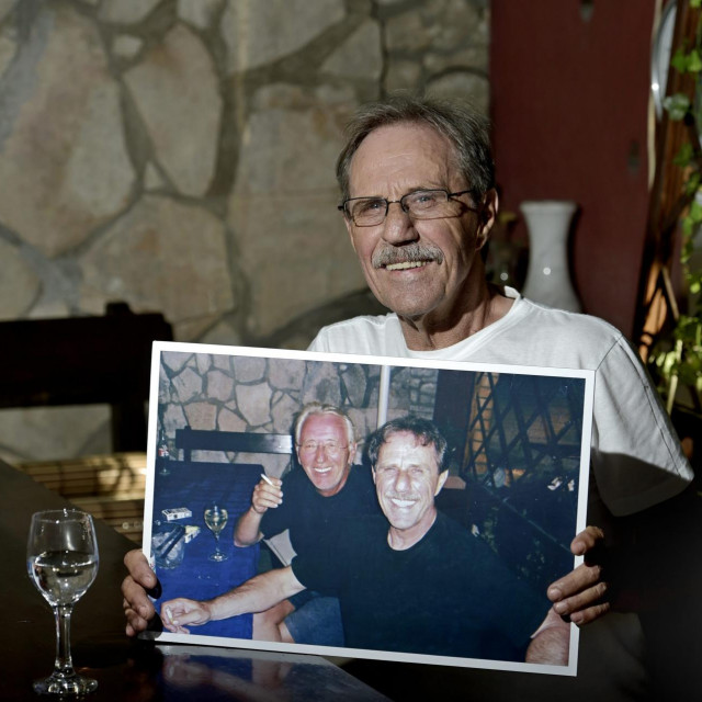 Goran Prizmić Bata na omiljenom Oliverovom mjestu u restoranu Bata