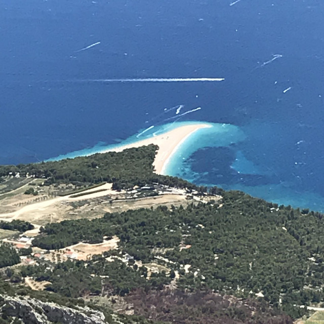 Pogled na Zlatni rat s Vidove gore