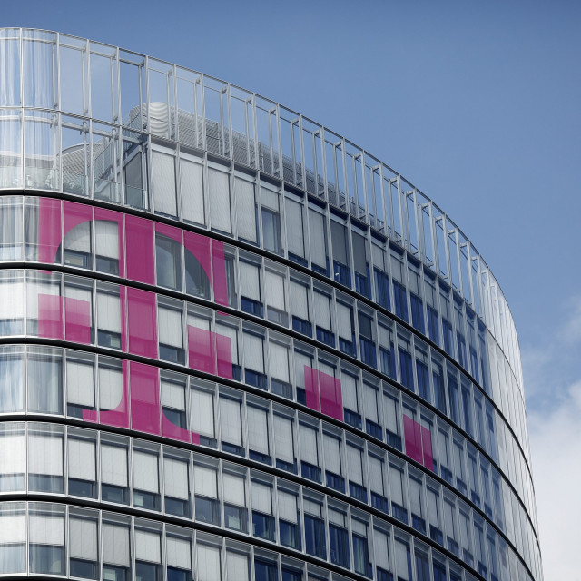 Sky Office Tower, logo HT-a