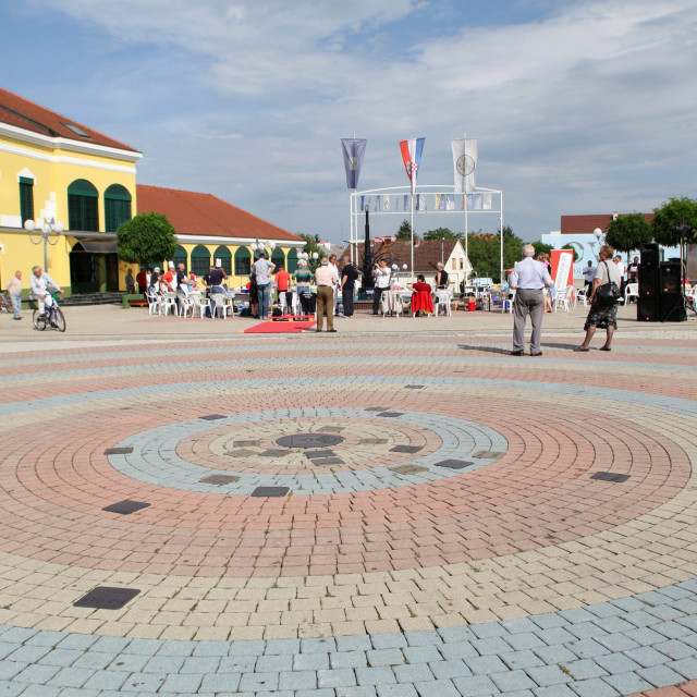 cajnger_plac-300711