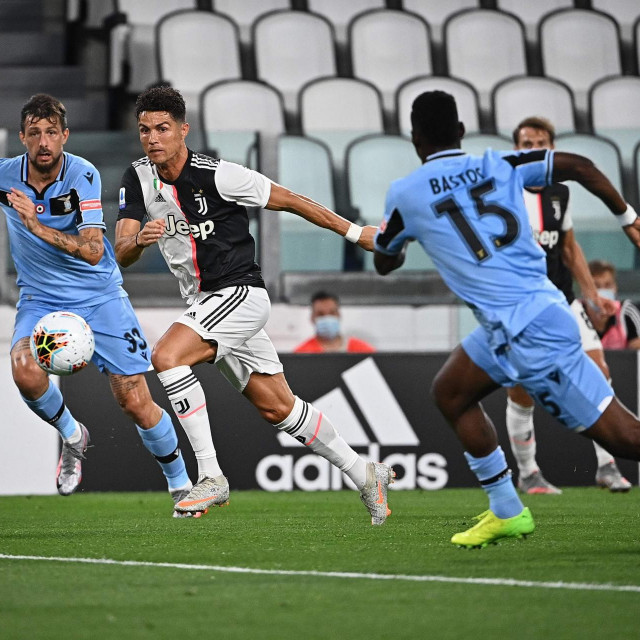 Cristiano Ronaldo protiv Lazijevih Bastosa (broj 15) i Acerbija u dvoboju odigranom prije desetak dana
