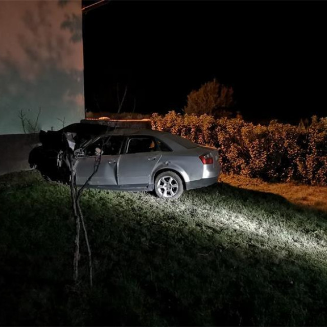 Prizor s mjesta stravične nesreće u Starim Mikanovcima