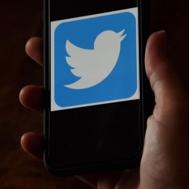 Twitterov logo na mobitelu