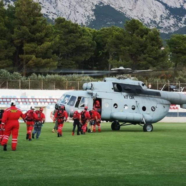 Pripadnici HGSS-a na putu ka Biokovu