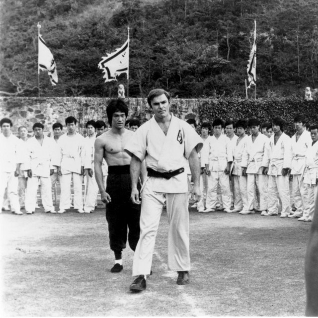 Bruce Lee i John Saxon