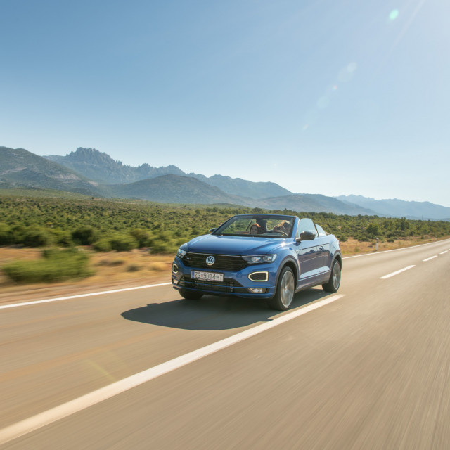 Na putu do Zrmanje uživali smo u vožnji Volkswagen T-Roc Cabriom.