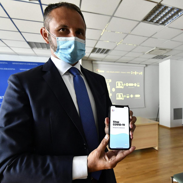 Kad se netko zarazi i prijavi  u aplikaciju da je pozitivan, svi korisnici koji su bili s njim u kontaktu dobit će obavijest