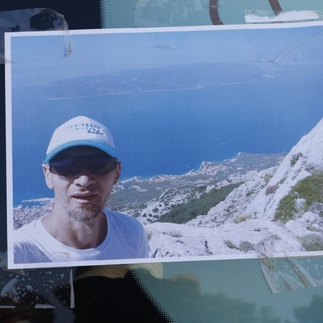 Slika nestalog Poljaka na komandnom vozilu HGSS-a